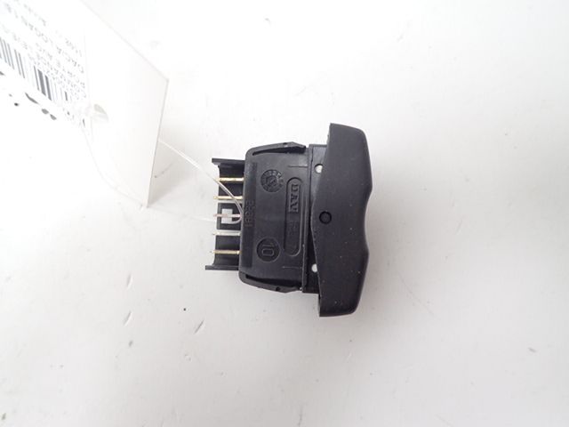 Commande lève-vitre avant gauche