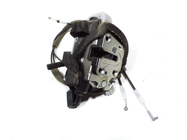 Serrure de porte avant droite