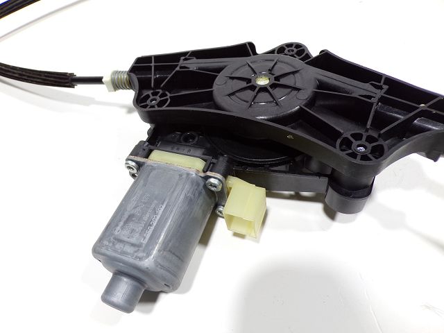 Lève-vitre électrique avant droit