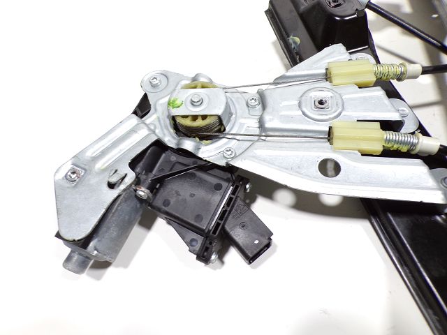 Lève-vitre électrique avant droit