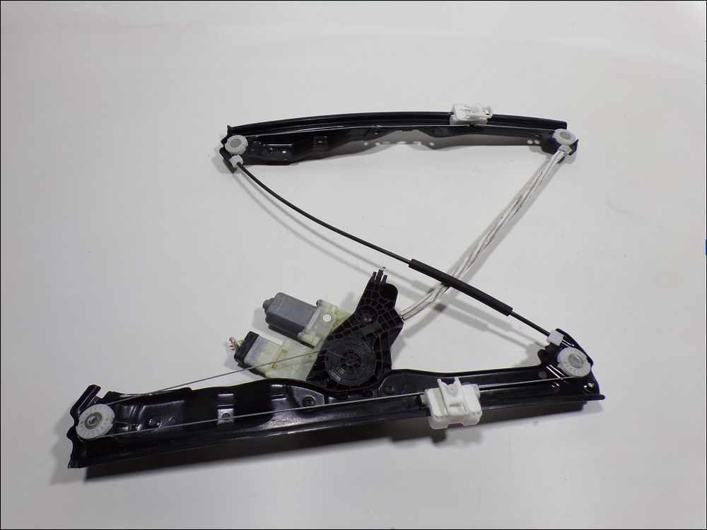 Lève-vitre électrique avant droit