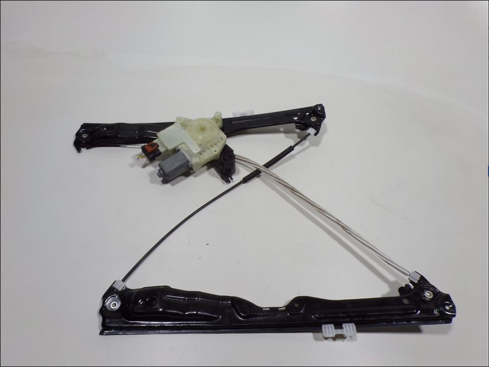 Lève-vitre électrique avant droit