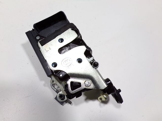 Serrure de porte arrière gauche