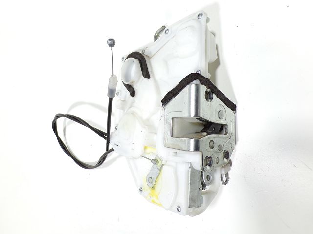 Serrure de porte avant droite