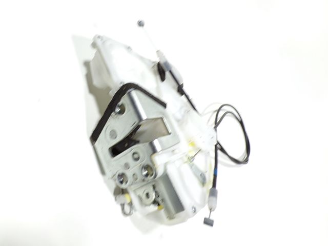 Serrure de porte avant gauche