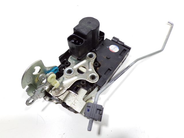 Serrure de porte avant gauche