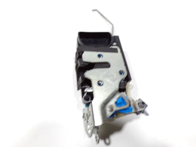 Serrure de porte avant droite