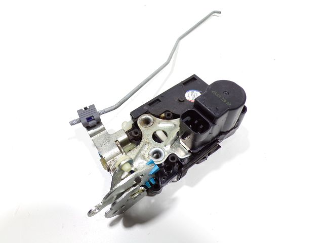 Serrure de porte avant droite