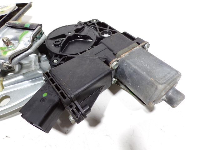 Lève-vitre électrique avant droit