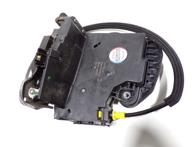 Serrure de porte avant droite