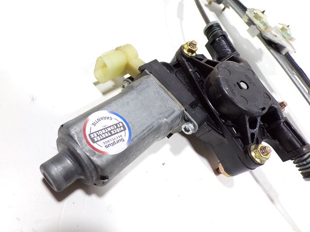 Lève-vitre électrique avant gauche