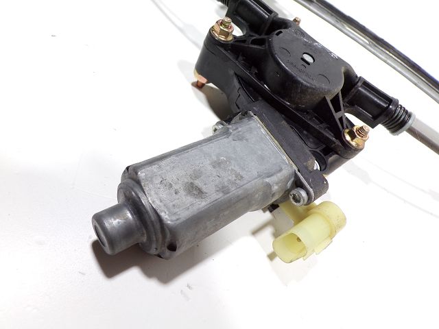 Lève-vitre électrique avant droit