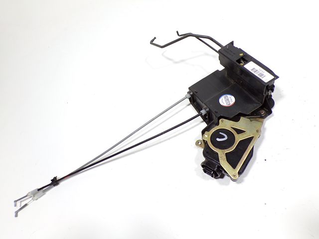 Serrure de porte avant gauche