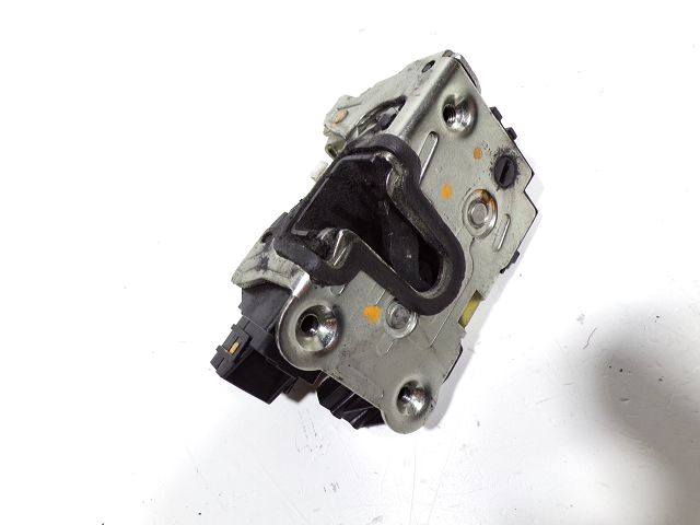 Serrure de porte avant droite