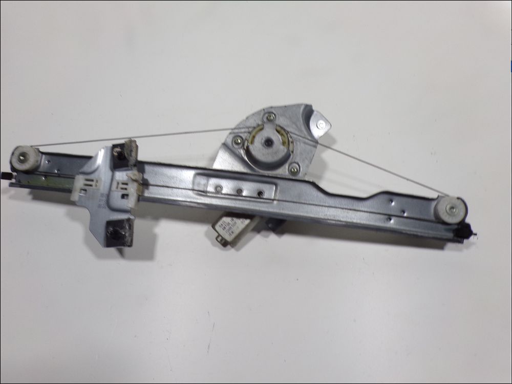 Lève-vitre électrique avant droit