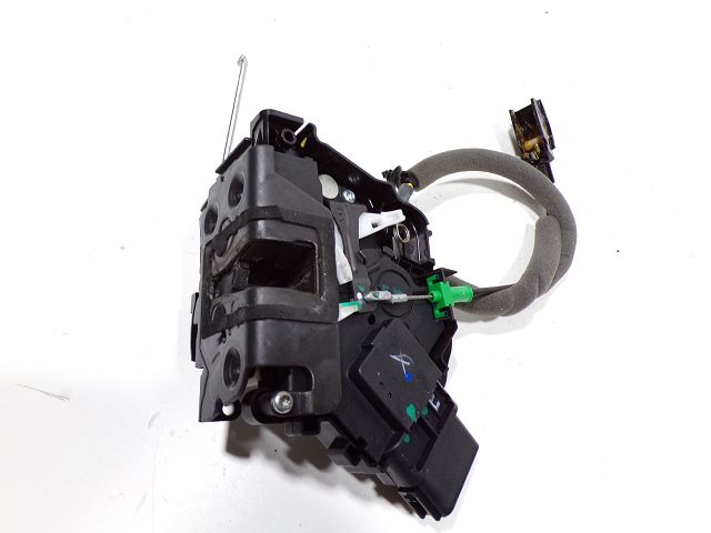 Serrure de porte avant gauche