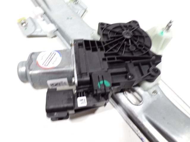 Lève-vitre électrique avant gauche