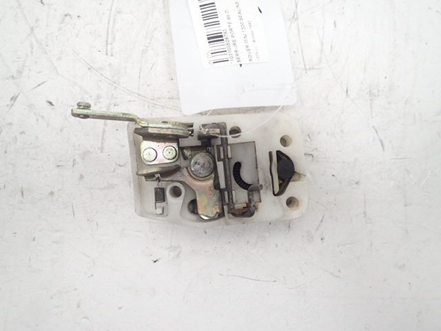 Serrure de porte avant droite