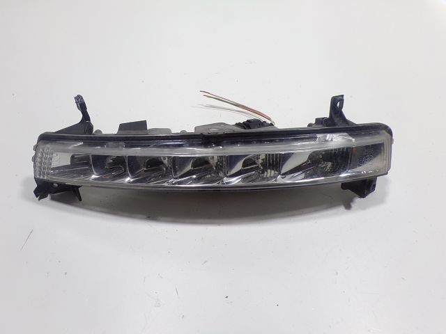 Feu diurne avant droit