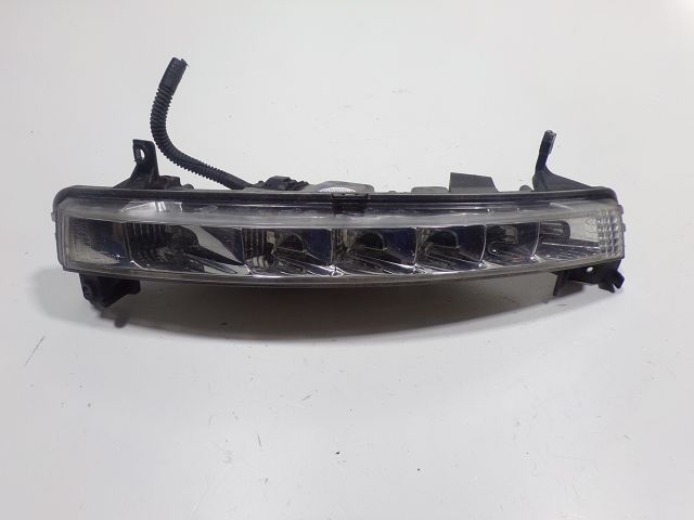 Feu diurne avant gauche