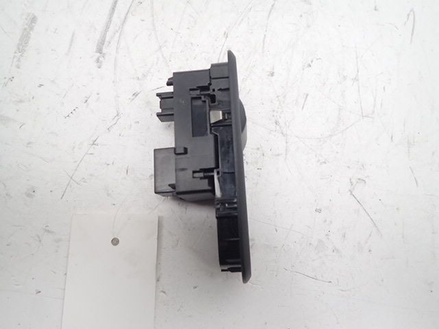 Commande lève-vitre avant gauche