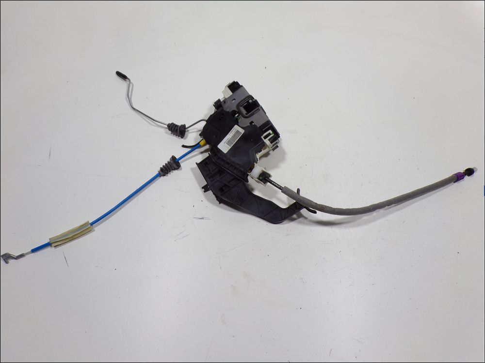 Serrure de porte avant droite