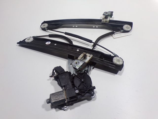 Lève-vitre électrique avant droit