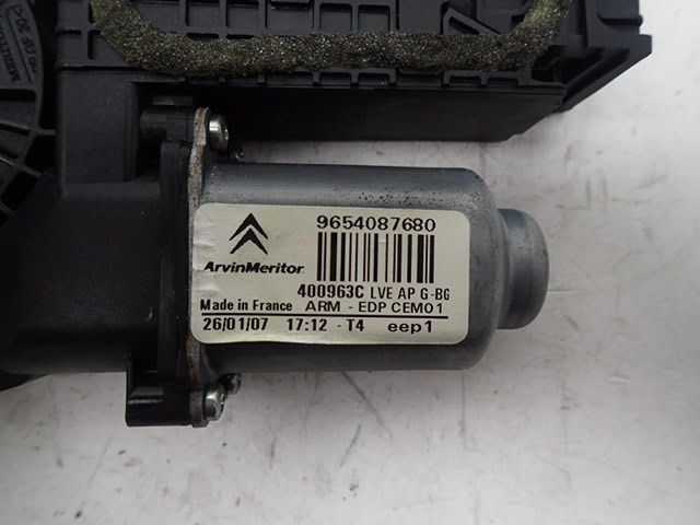 Lève-vitre électrique avant gauche