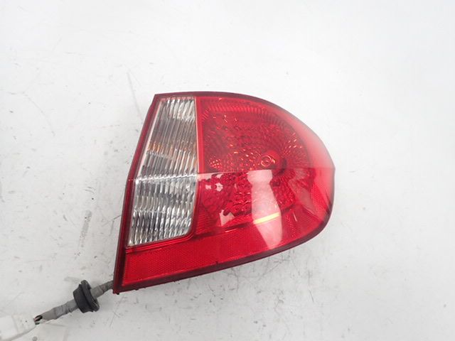 Feu arrière droit