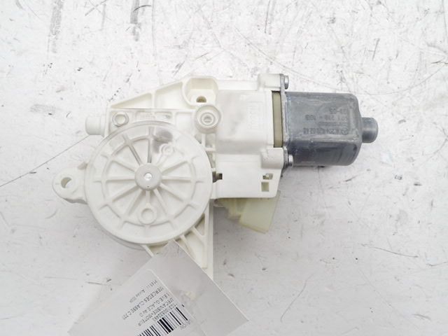 Lève-vitre électrique avant droit