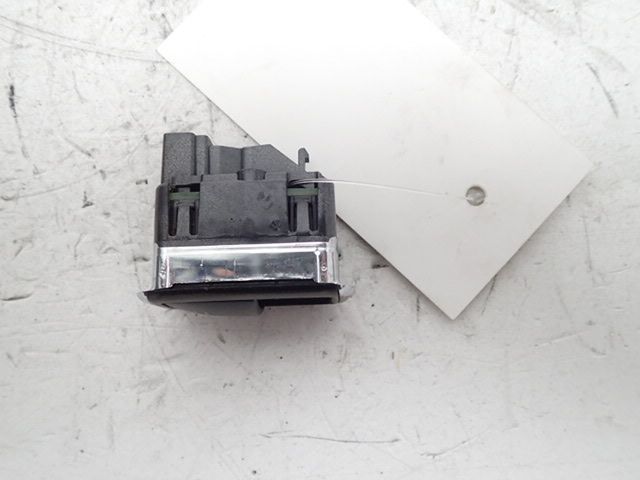 Commande lève-vitre avant droit