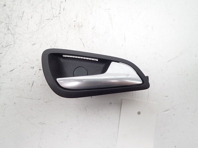 Poignée intérieure porte avant droite