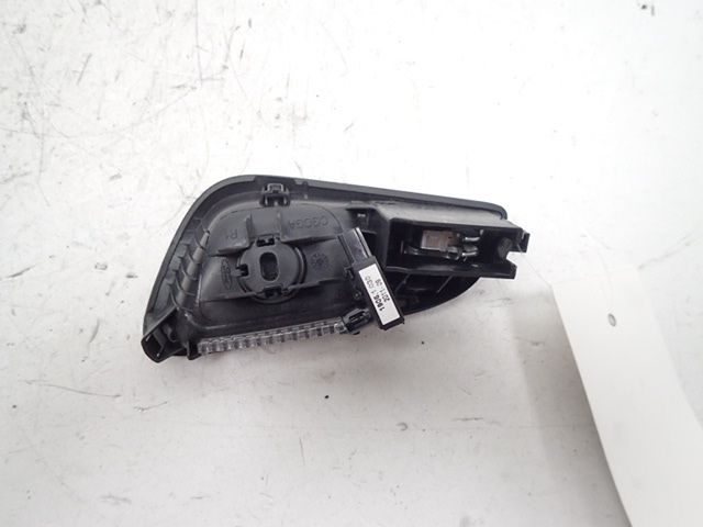 Poignée intérieure porte avant droite