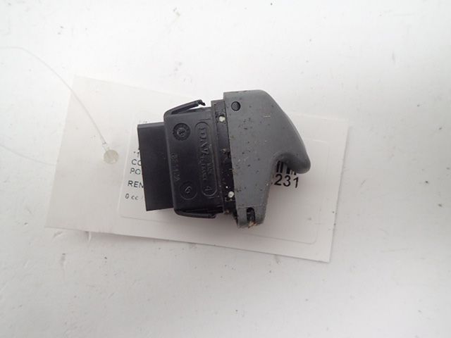 Commande lève-vitre avant droit