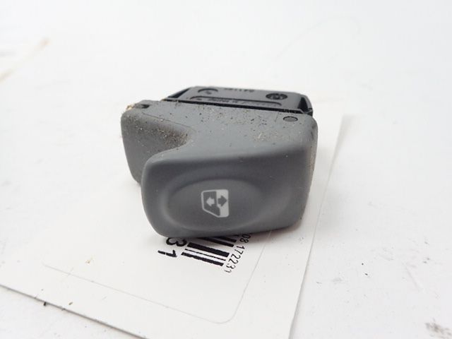 Commande lève-vitre avant droit