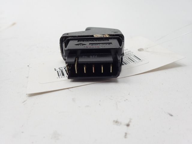 Commande lève-vitre avant droit