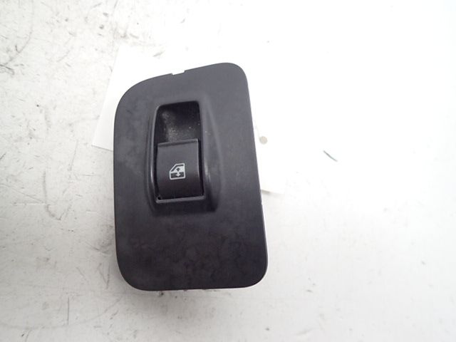 Commande lève-vitre avant droit