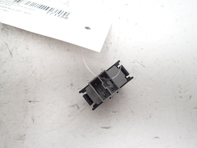 Commande lève-vitre avant gauche