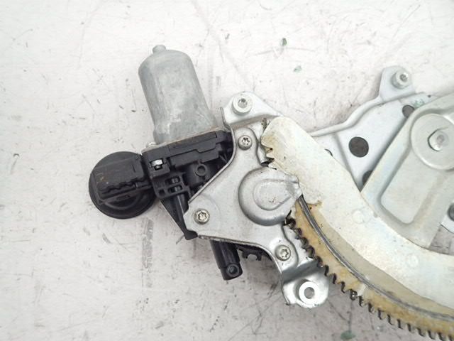 Lève-vitre électrique avant gauche