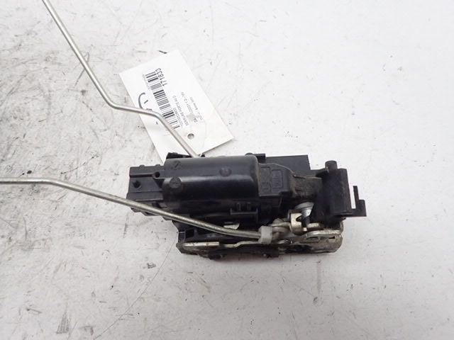 Serrure de porte avant droite