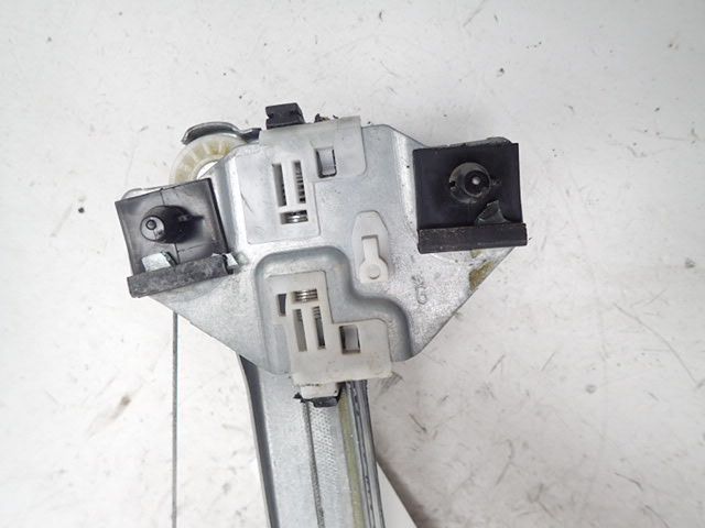 Lève-vitre électrique avant gauche