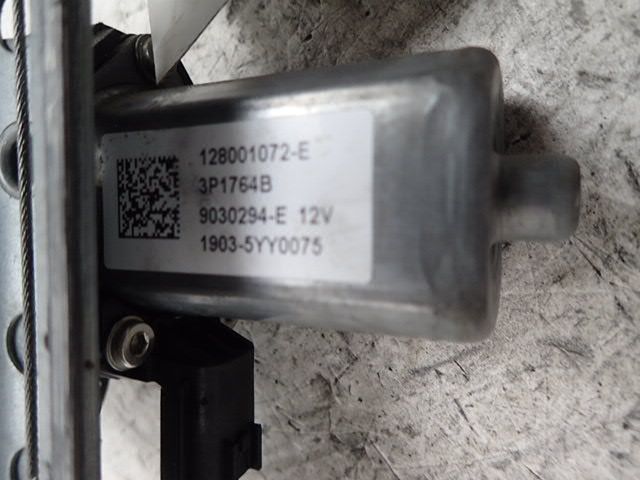 Lève-vitre électrique avant gauche