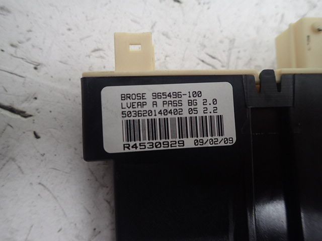 Lève-vitre électrique avant droit