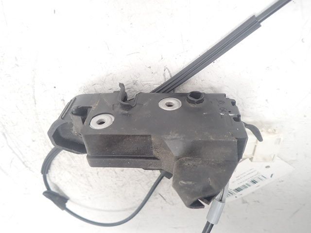 Serrure de porte avant gauche