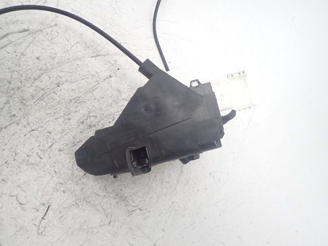 Serrure de porte avant gauche