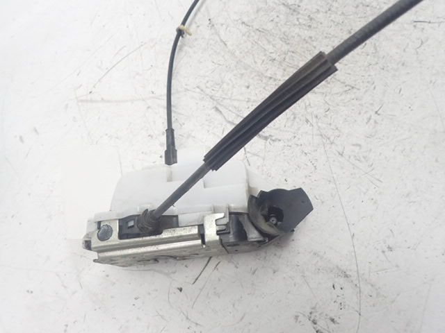 Serrure de porte avant gauche