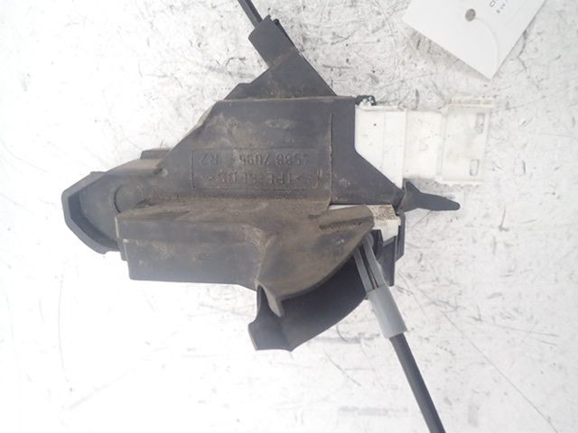 Serrure de porte avant droite