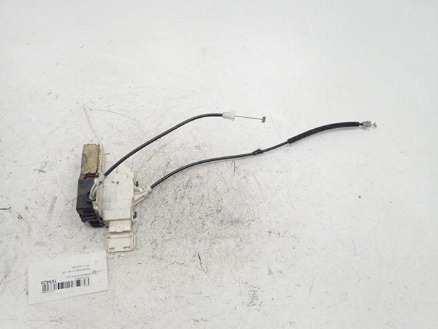 Serrure de porte avant droite
