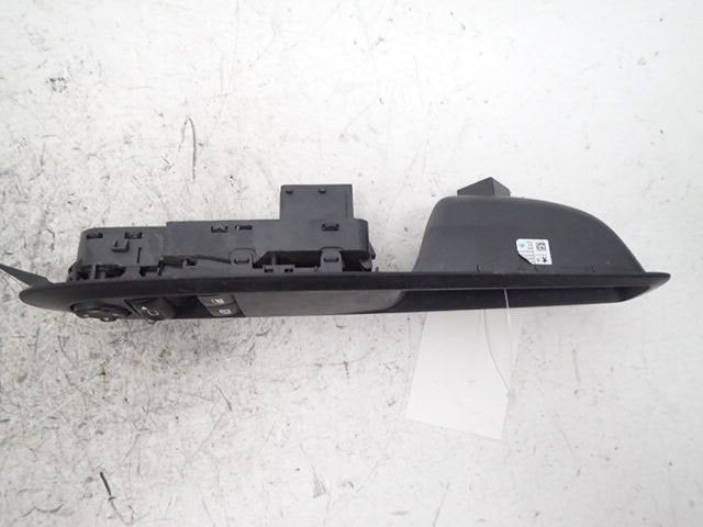 Commande lève-vitre avant gauche