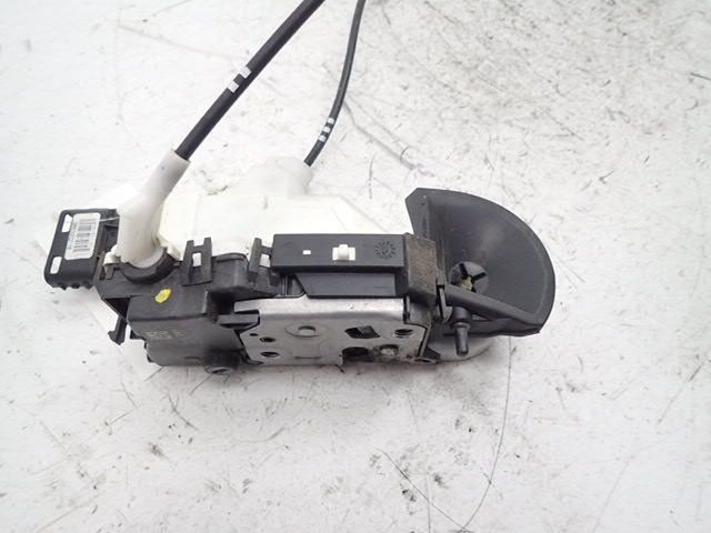 Serrure de porte avant gauche